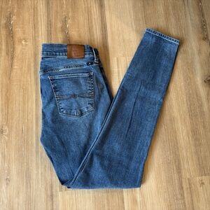 LUCKY BRAND JEANS
CHARLIE SKINNY 
WOMEN’S SIZE 8/29